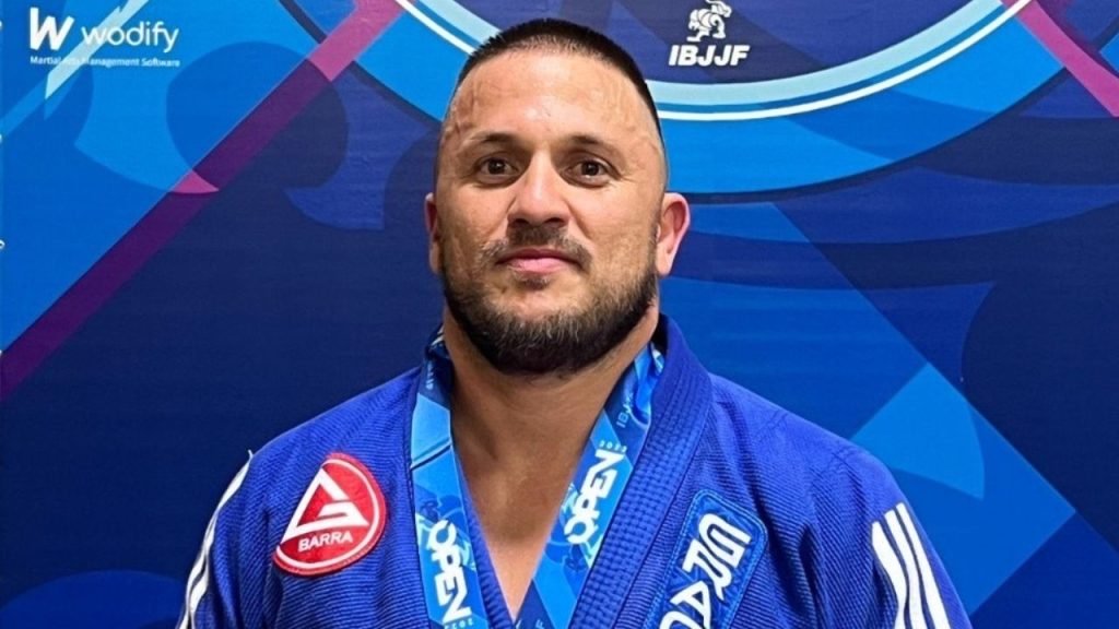 From Broken to World Champion: The Comeback of Leonardo Amora Gosling 3 From Broken to World Champion: The Comeback of Leonardo Amora Gosling